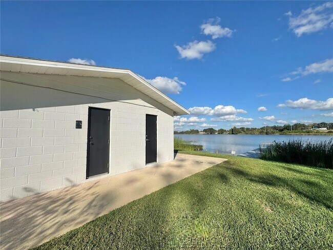 Building Photo - 1550 11th St NE