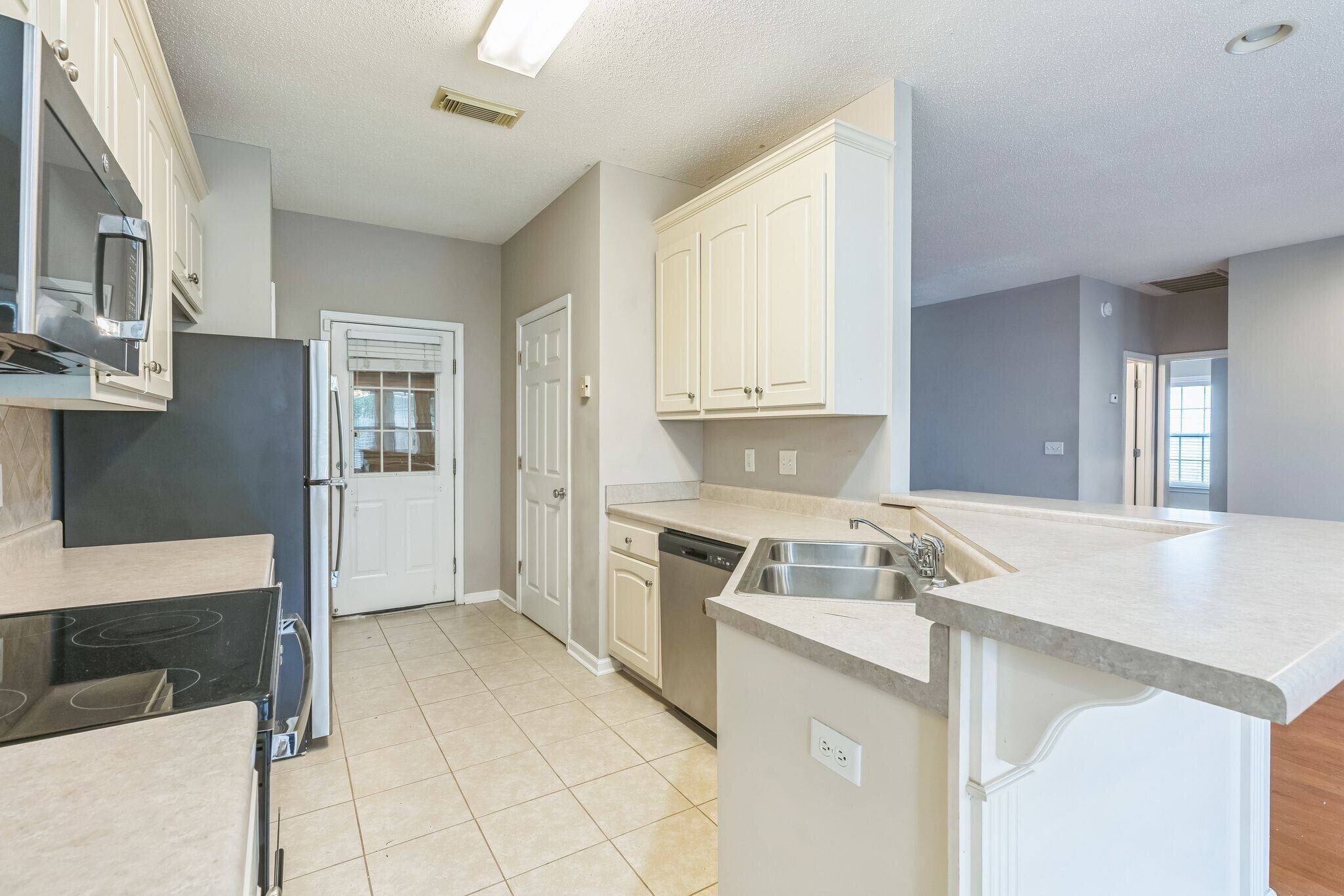 Building Photo - 2209 44th Ave