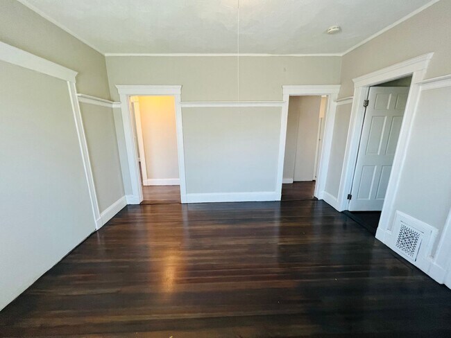 Building Photo - NEWLY RENOVATED PENTHOUSE UNIT