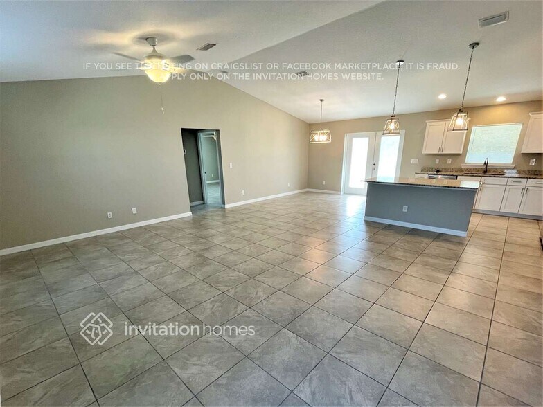 Building Photo - 7049 David Blvd