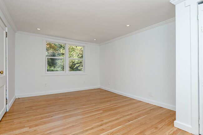 Building Photo - 81 Picketts Ridge Rd