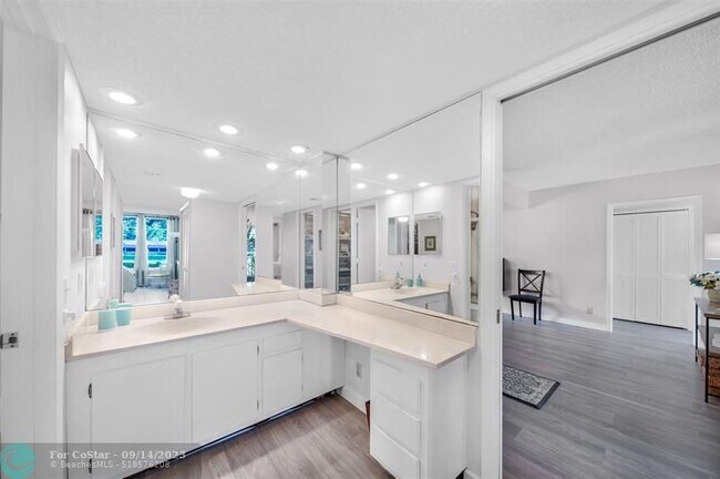 Building Photo - 3611 Oaks Clubhouse Dr