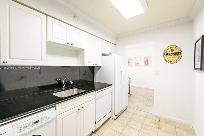 Building Photo - 2501 S Ocean Dr