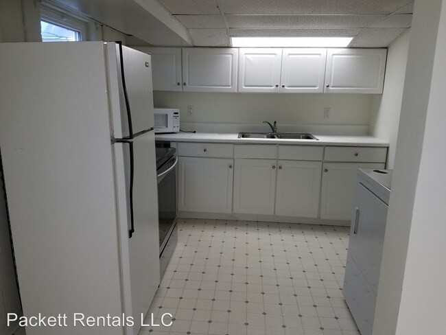 Building Photo - 627 Della St