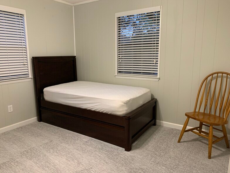 trundle bed - 1311 23rd St