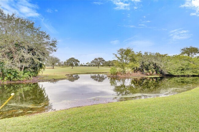 Building Photo - 457 Vista Isles Dr