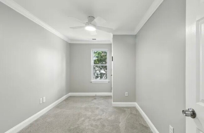 Building Photo - Rolling Rd