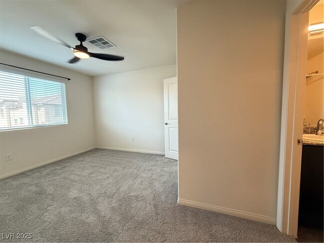 Building Photo - 2662 Champagne Gold Ave