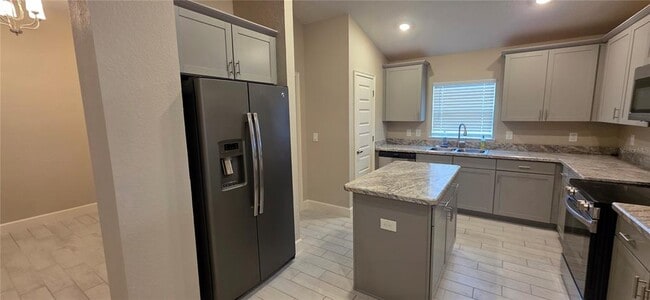 Building Photo - 3107 NE 46th Ave