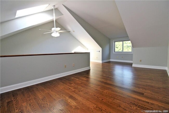 Building Photo - 5 Glen St