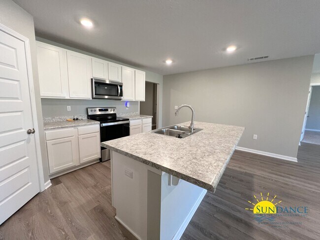 Building Photo - Gorgeous 4 Bedroom Home in Crestview!