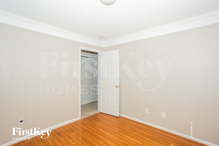 Building Photo - 6115 Country Walk Dr