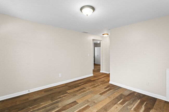 Building Photo - 34 E Elza Ave