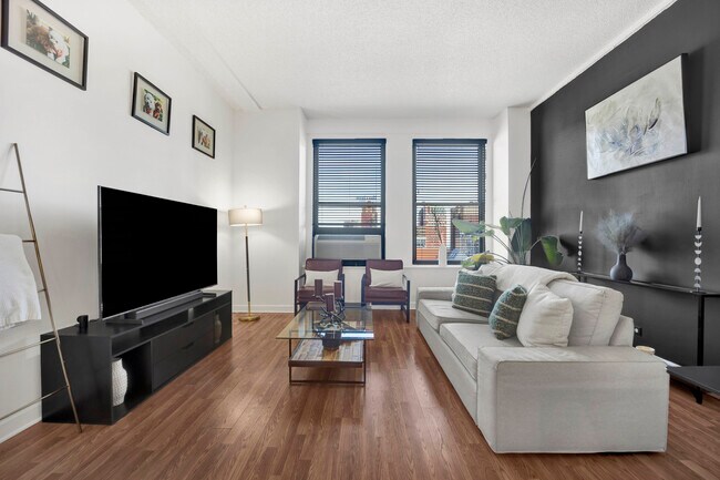 Building Photo - 600 S Dearborn St