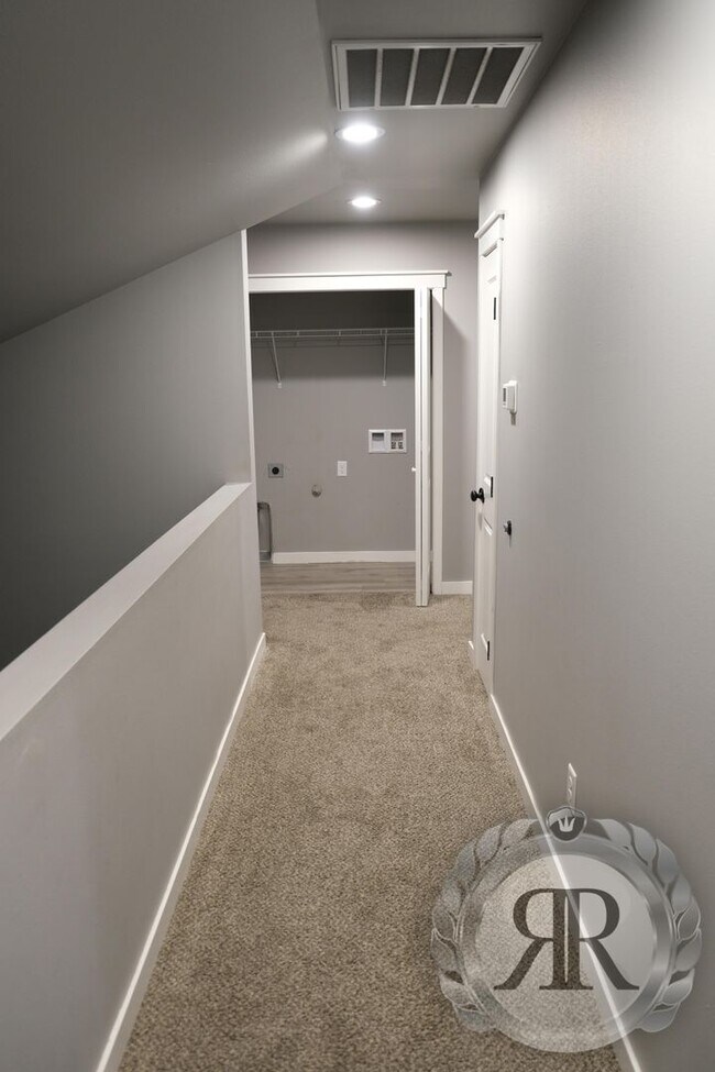 Building Photo - 7411 Saddlebrook Lp
