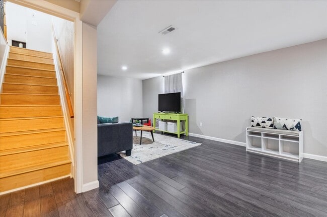 Building Photo - 3306 S Kittredge St