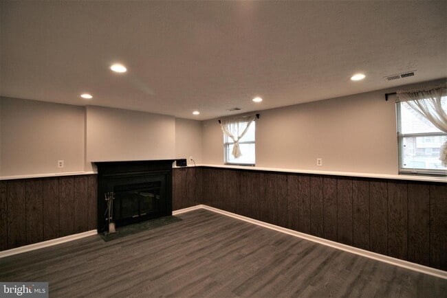 Building Photo - 507 Smoketree Ct