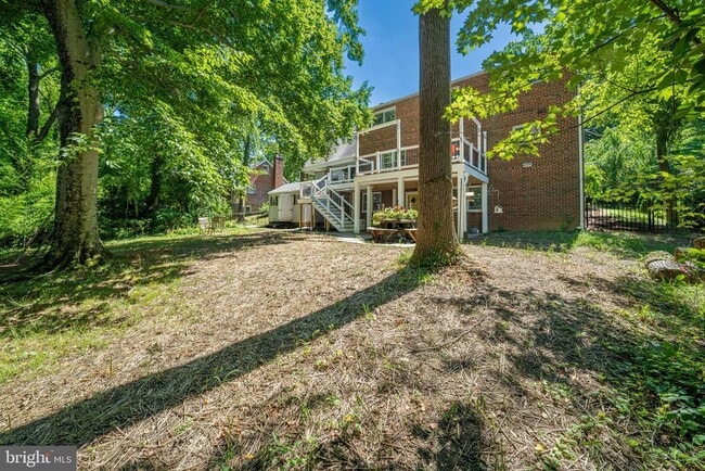 Building Photo - 18 Lakeside Dr