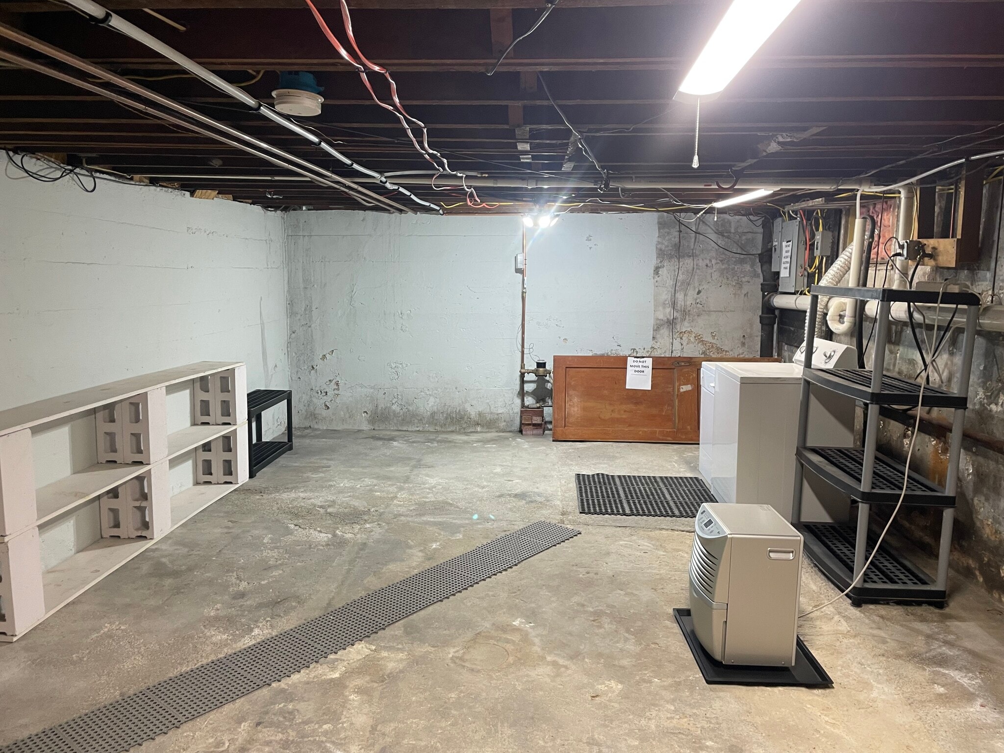 Building Photo - 207 Safford St