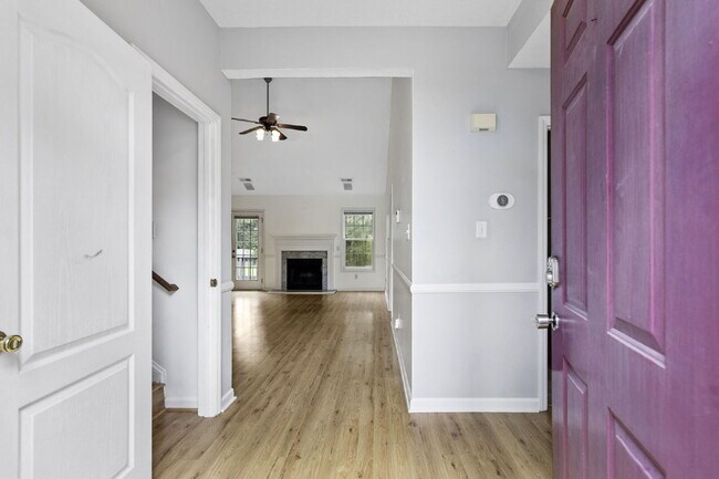Building Photo - Purple Door Home in Raeford