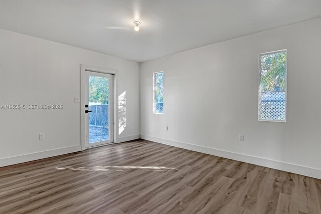 Building Photo - 802 S M St