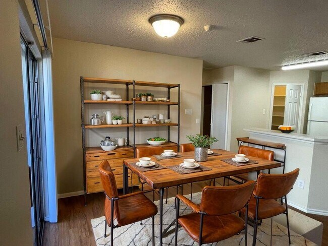 Building Photo - 7209 Aldea Dr