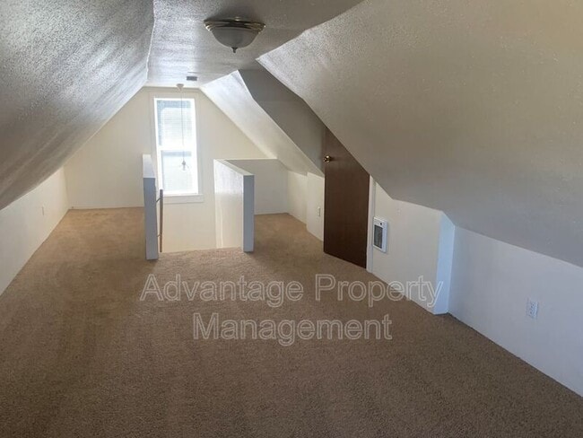 Building Photo - 324 SW Calapooia St