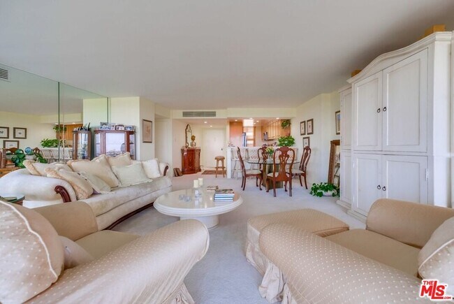 Building Photo - 4337 Marina City Dr