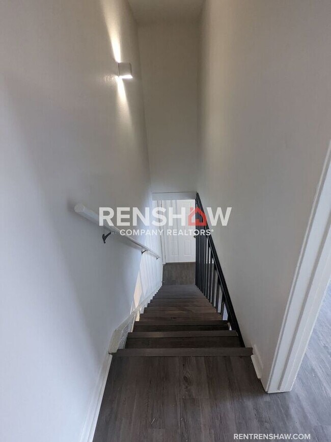 Building Photo - 6748 Meadow Oak Place - Renovated To Perfe...