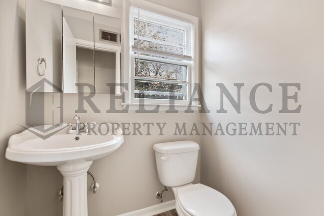 Building Photo - 3240 S Custer Ave