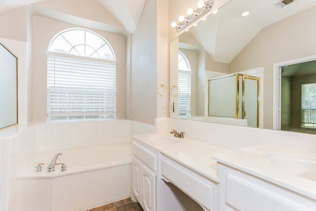 Building Photo - 1407 Oxford Dr