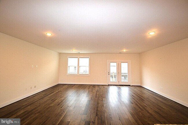 Building Photo - 44878 Tiverton Sq