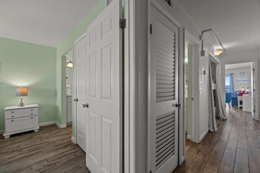 Building Photo - 8743 Thomas Dr