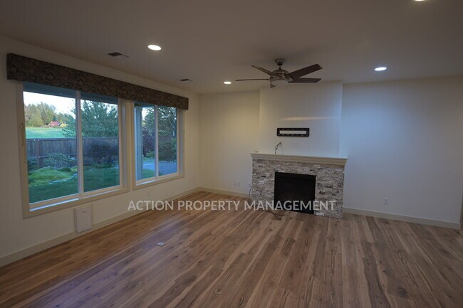 Building Photo - Beautiful custom-built 3 bed, 1 office, 2 bath, 2 car garage in Sequim