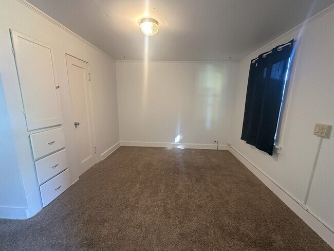 Building Photo - 2 BD, 1 BA cottage