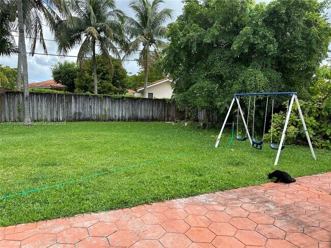 Building Photo - 6420 SW 18th Terrace