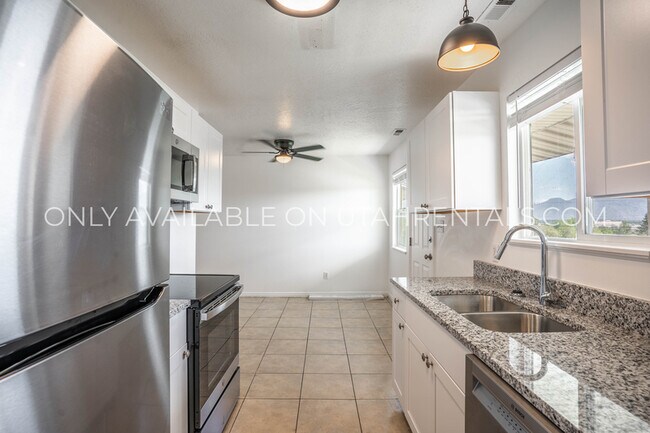 Building Photo - 2051 S State St