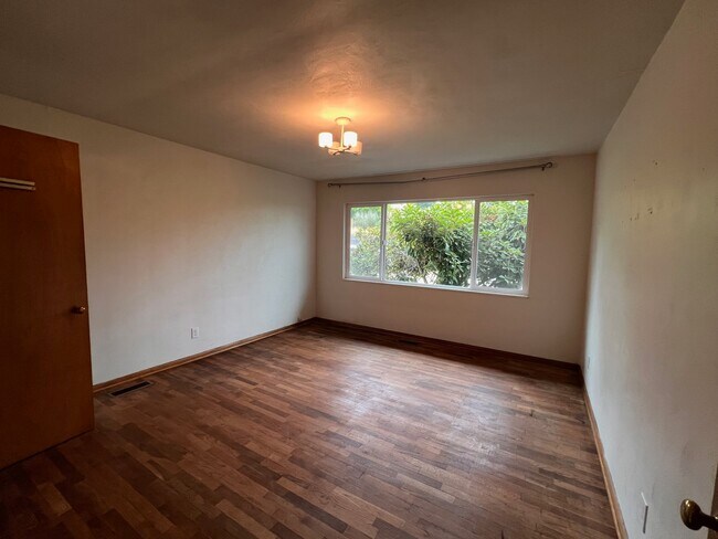 Building Photo - 1701 Pitt Ave