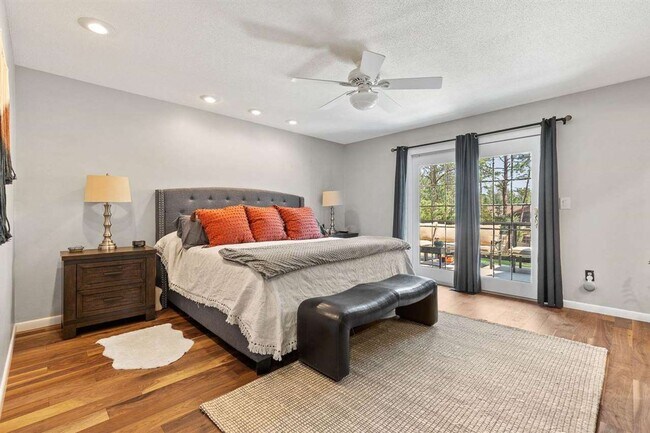 Building Photo - Price reduction on this beautiful family home with the best views in the city!  $3950/mo!!