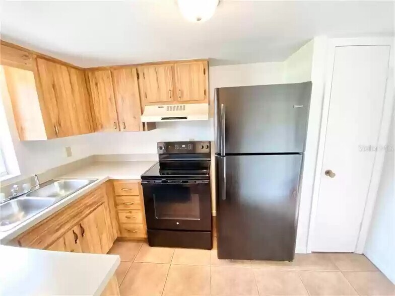 Building Photo - 1709 Lakewood Ave