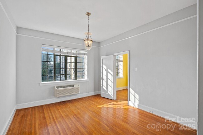 Building Photo - 301 W 10th St
