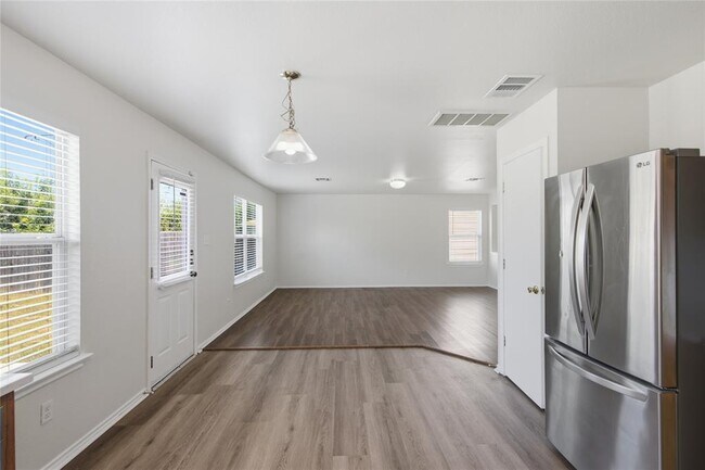 Building Photo - 18120 Topsail St