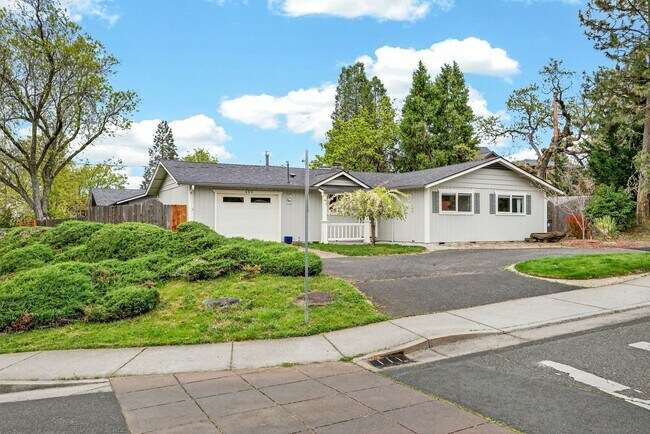 Building Photo - Unfurnished Light-Filled, Beautifully Updated 3-Bedroom Home in Jacksonville