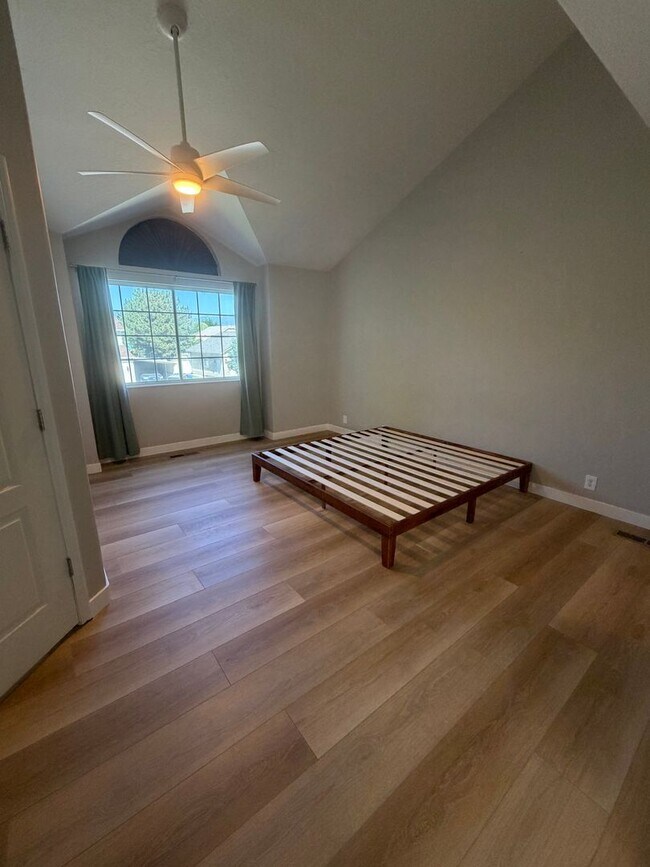 Building Photo - GORGEOUS SPACOUS HOMESTEAD!!!