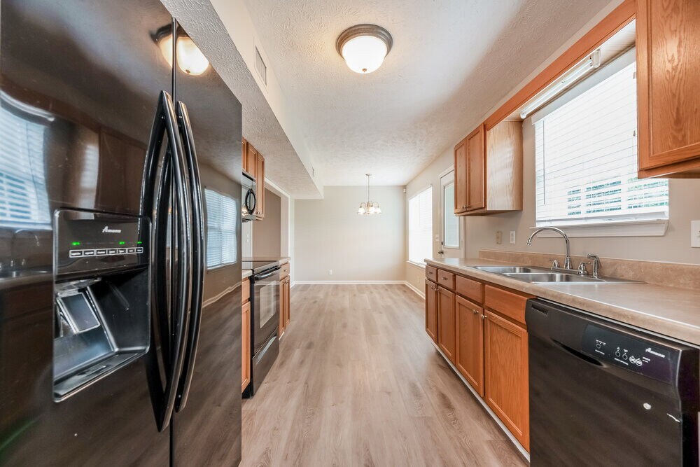 Building Photo - 1611 St Andrews Dr