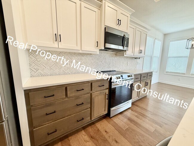 Building Photo - Extraordinary 4 bedroom home in Lee's Summit