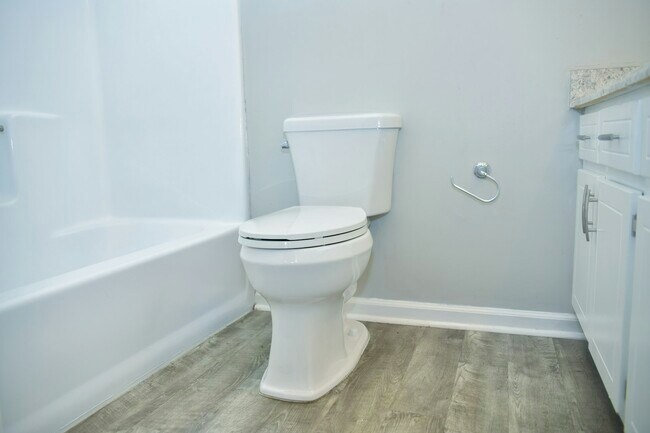 Building Photo - 4889 Old Bainbridge Rd