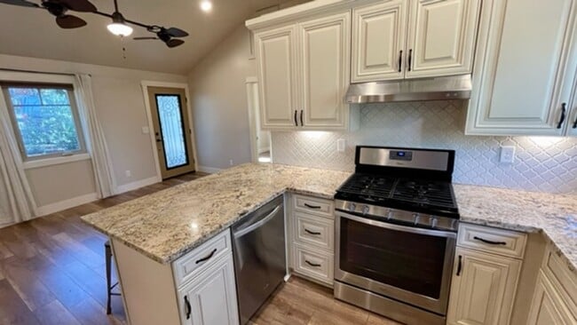 Building Photo - Extensively Renovated 3 Bedroom, 2 Bathroom Charmer in the Historic Railroad District