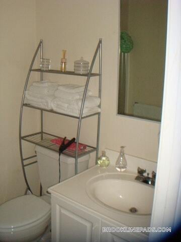 Building Photo - 4 Davis Ave