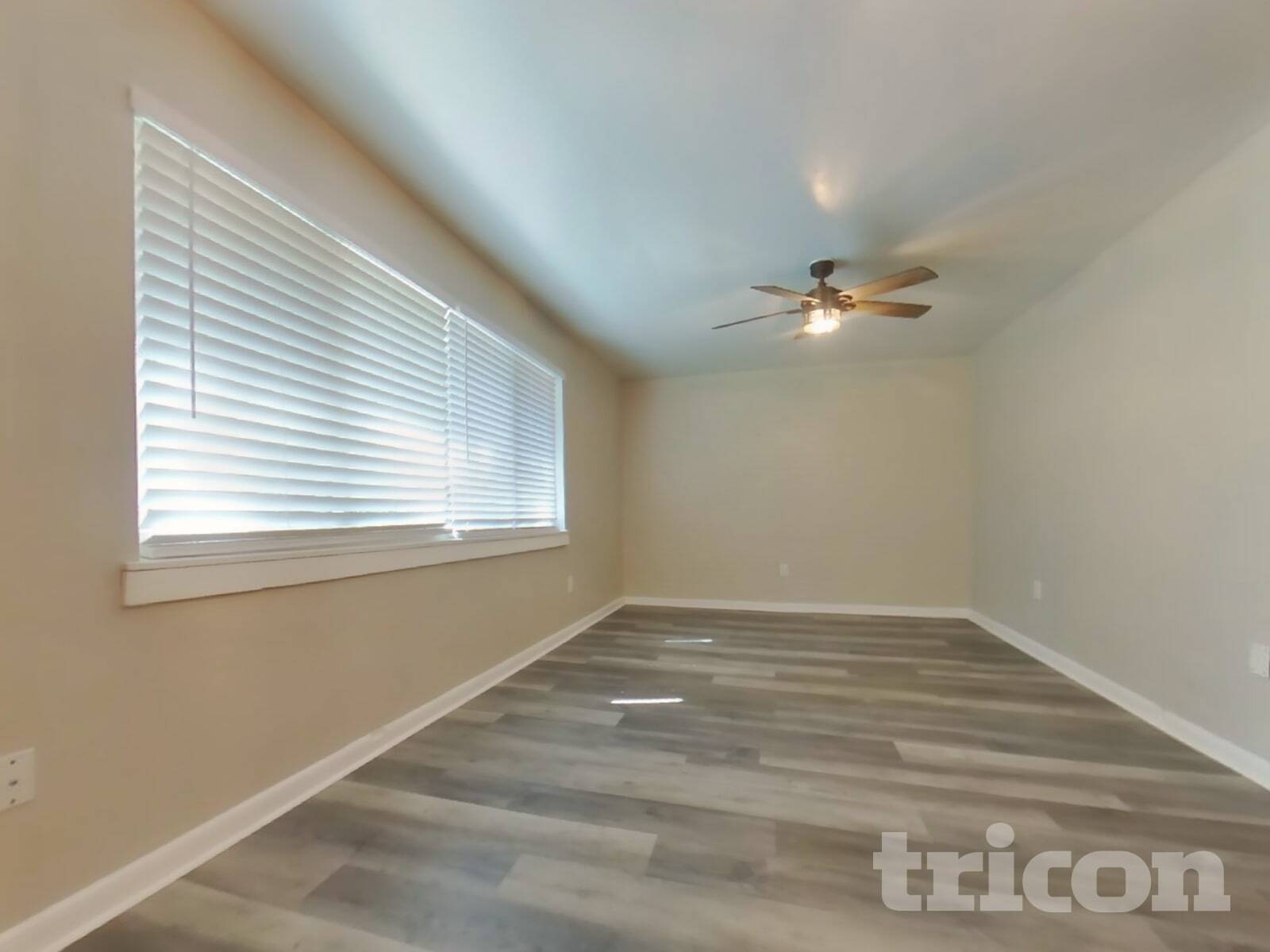 Building Photo - 243 E Bay Ave